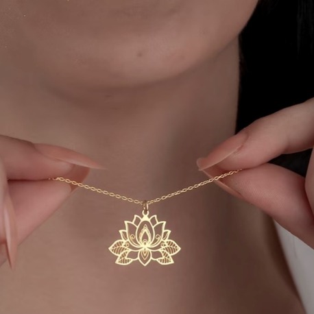 Navan Detaylı Lotus Çiçeği Kolye – 925 Ayar Gümüş