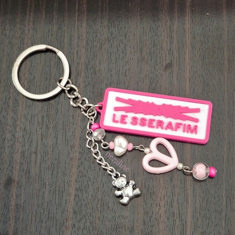 Le Sserafim Anahtarlık Pembe