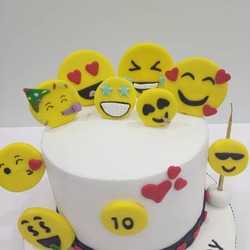 Emojili Doğum günü Pastası