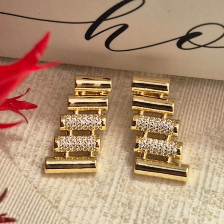 Özel Seri Tasarım Küpe Zirkon Taş Detaylı Gold / VKP9804