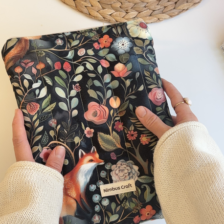 Fox Meadow Kitap ve Tablet Çantası