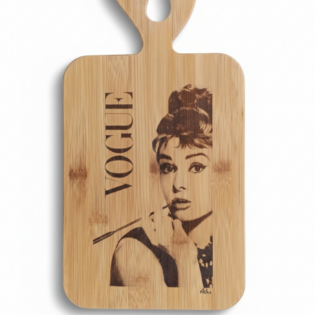Audrey Hepburn İkonik Portre - Bambu Üzerine Lazer Yakma Duvar Panosu