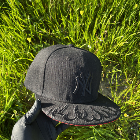 New York Yankees Black Fire Fitted Cap