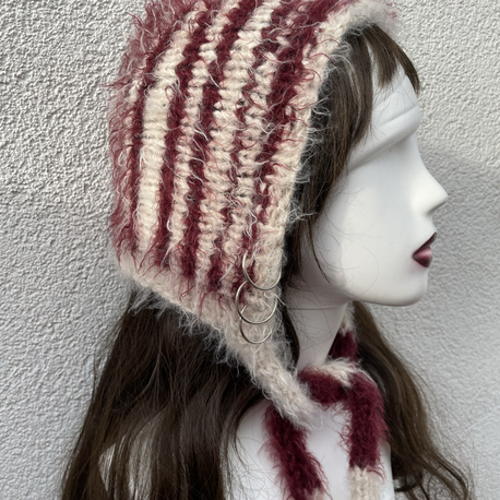 striped bonnet with metal charms ⛓️‍