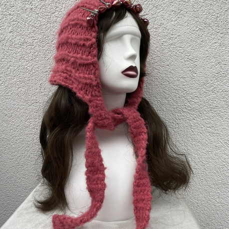 spiked bonnet