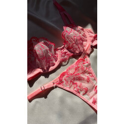 Pembe çiçek detaylı bra set takım