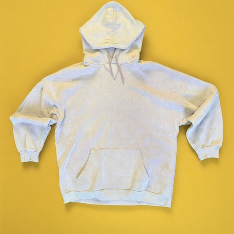 Mor hoodie Oversize kalıp Kanguru cep Günlük kombinlere uyumlu.