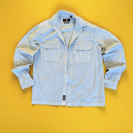 Mavi Marka Hafif dokulu açık mavi chambray gömlek. Rahat oversize kesim, zamansız parça.
