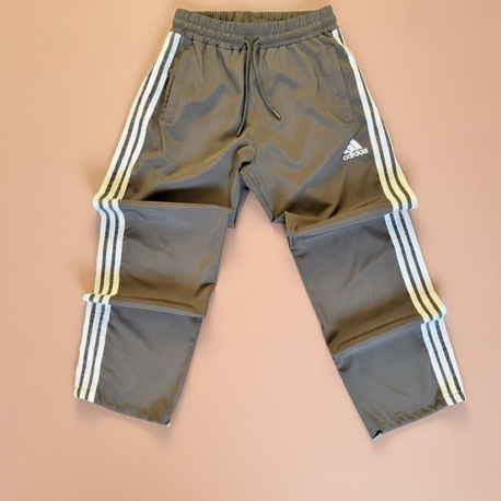 Adidas siyah eşofman altı 3 bant modeli Rahat kalıp Temiz kondisyon.