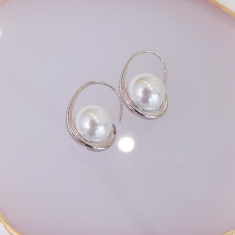 Lunar Embrace Pearls Küpe