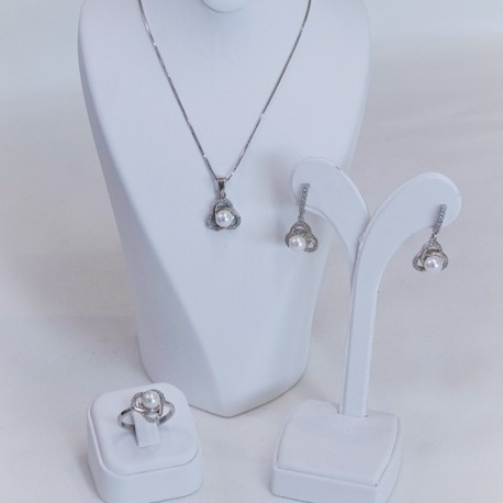 Lunar Embrace Pearl Set