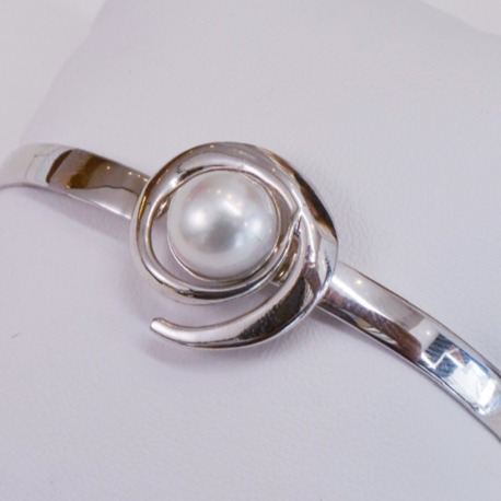 Lunar Embrace Pearl Bileklik