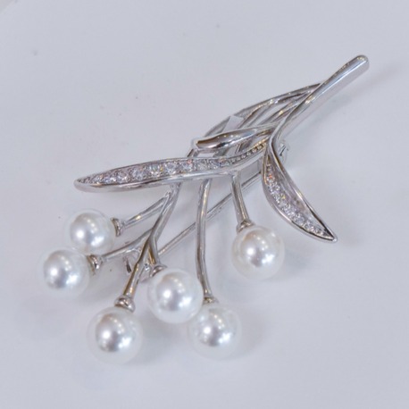 Dewdrop Bloom Broş