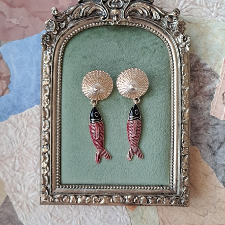 Pirinç Sallantılı Gold  Balık Detaylı Küpe