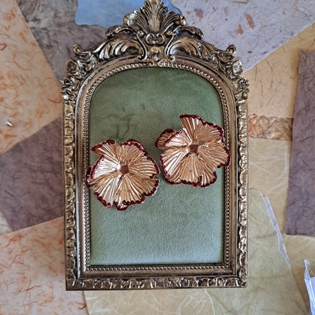 Pirinç Gold Renkli Lotus Çiçeği Küpe 