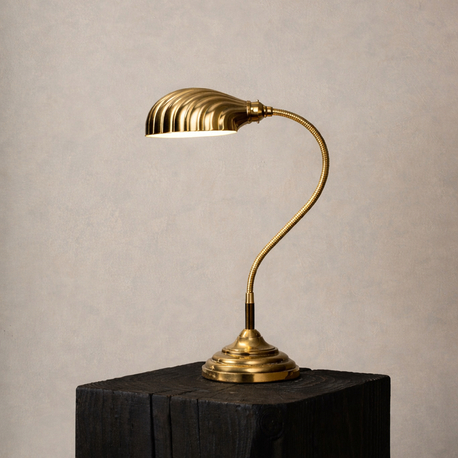 1920’ler Art Deco Denizkabuğu Pirinç Masa Lambası.