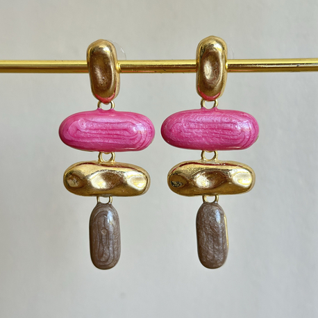 Gold Pembe Kahverengi Sallantılı Küpe
