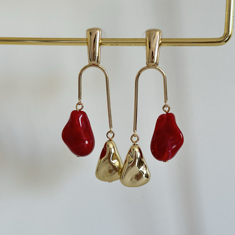 Gold Kırmızı Sallantılı Küpe 
