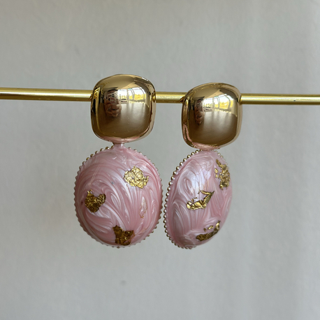 Gold Pembe Sallantılı Küpe