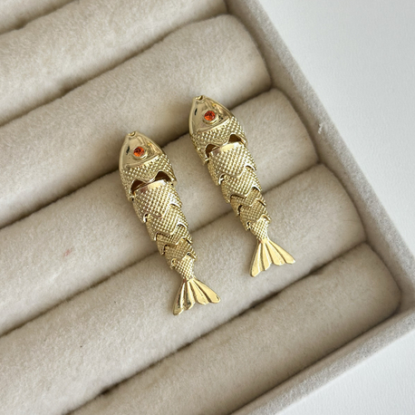 Kırmızı Taşlı Gold Oynar Balık Küpe