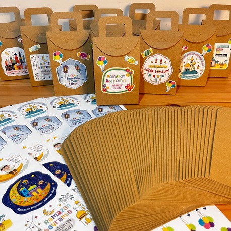 Sticker’lı Ramazan Bayramı Hediye Kutuları (50 adet)