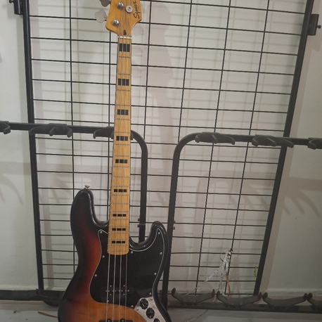 FENDER SQUİER CLASSİC VİBE 70'S JAZZ BASS
