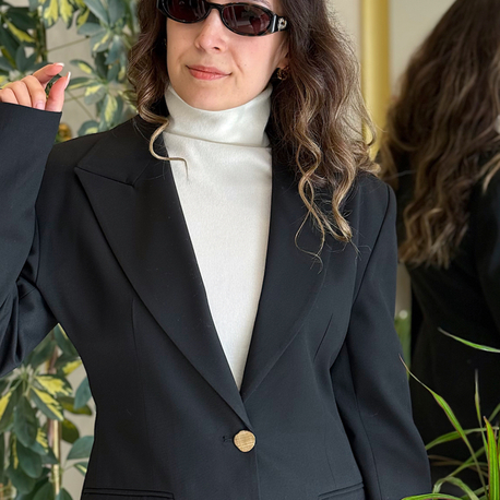 Gold Düğmeli Vatkalı Siyah Blazer