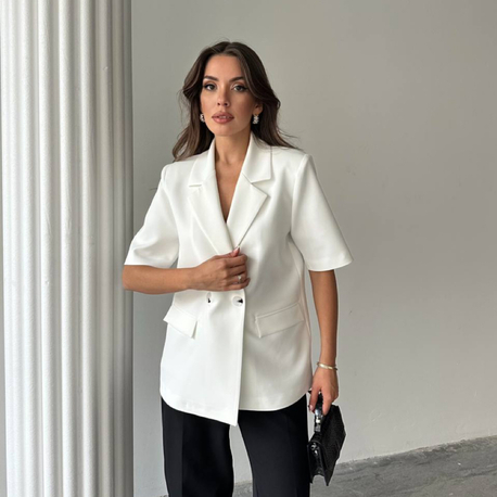 Beyaz yarım kollu blazer ceket