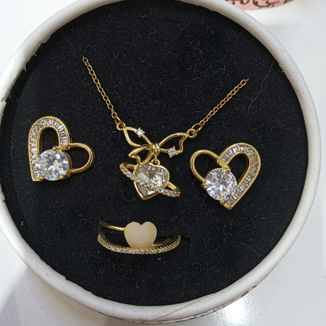 çelik gold renk takı seti (kolye, küpe, yüzük)