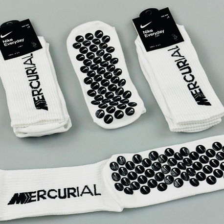 NİKE MERCURİAL Kaymaz Çorap Pro 3'lü paket.