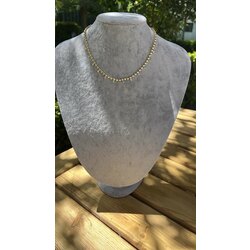 Altın Işıltı & Pastel Dokunuş – Renkli Taş Detaylı Kolye