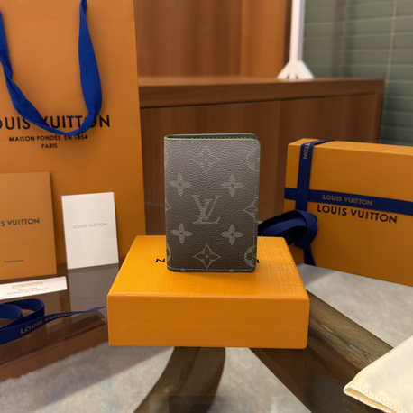 Louis Vuitton Katlamalı Kartlık LVUK01