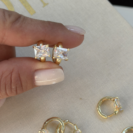 Kuyum model 14k Baget taşlı küpe 
