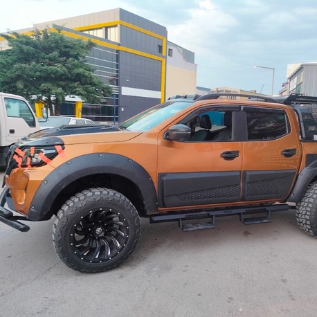 Nissan Navara Uyumlu Lazer Kesim Çelik Yan Basamak Çift Ayaklı