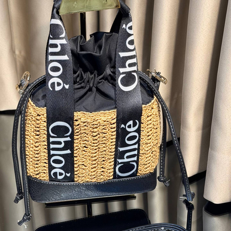 Chloe 