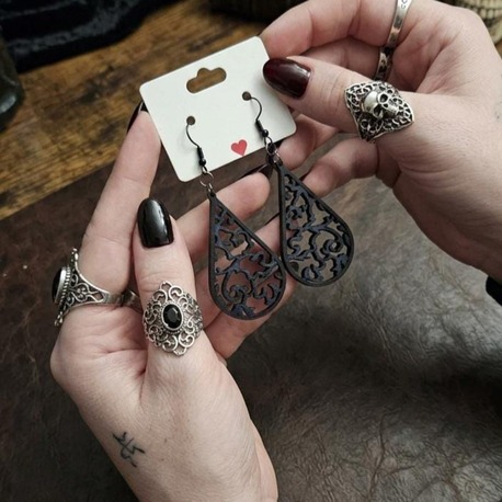 Gotik Damla Küpe | Karanlık ve Zarif El Yapımı Tasarım