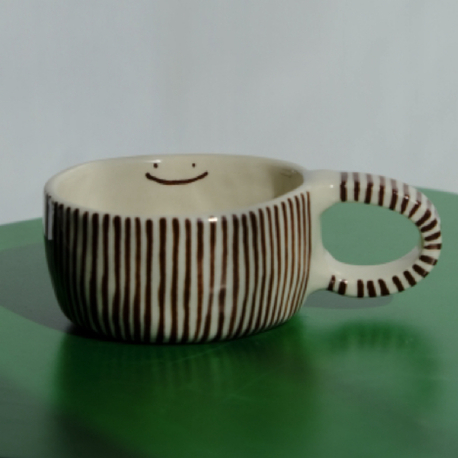 Kahverengi çizgili stoneware smile mug