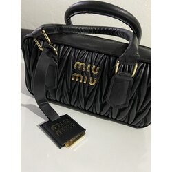 MIU MIU SİYAH ÇATA 