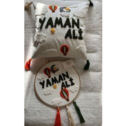 İşlemeli Isimli Kapı Süsü Ve Takı Yastığı Takımı,bebek Hediyelik (İÇ DOLGUSUZ)