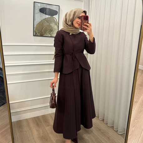 Broşlu Pile Detaylı Etekli Takım 