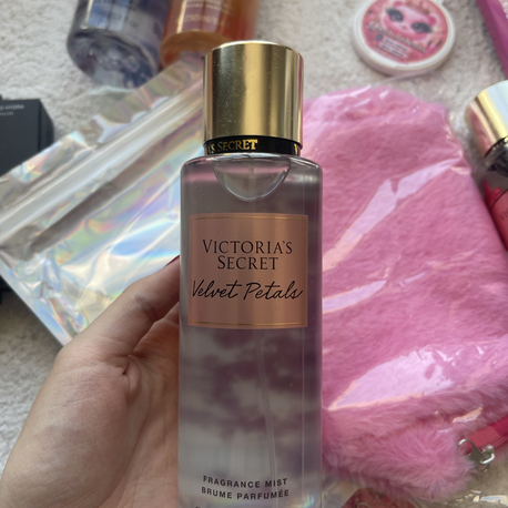 vs bodymist velvet petals