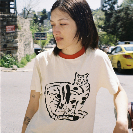 Oturaklı Kedi Tshirt