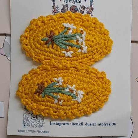 Çiçek desenli örgü toka