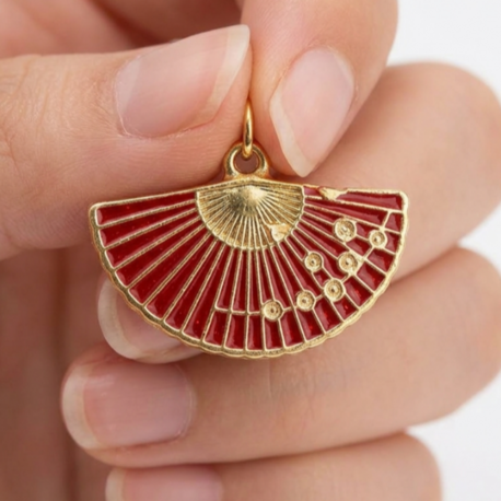 Yelpaze Charm