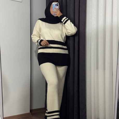 Siyah Çizgili Triko Takım - Krem