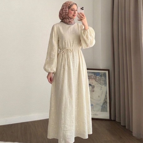 Bel Bağlamalı Nakış Detaylı Tensel Elbise - Bej