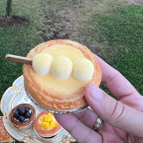 Marshmallow magnet