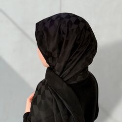 Siyah Geometrik Desen Jakar Şal