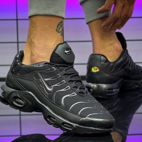 Nike Air Max Plus Triple  (40-44)