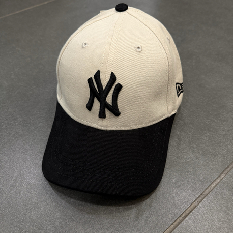 NY LOGO ŞAPKA KREM/SİYAH